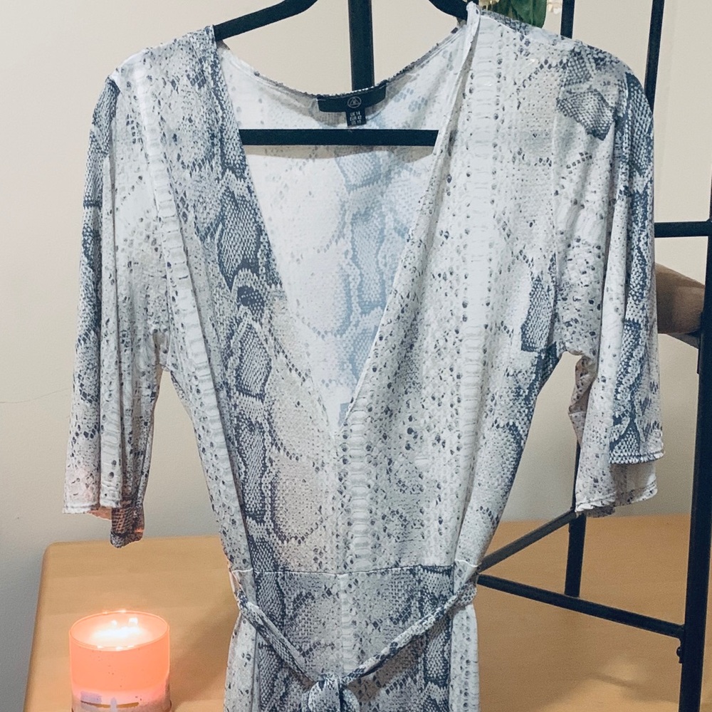 Grey snake print kimono style sleeve jumpsuit